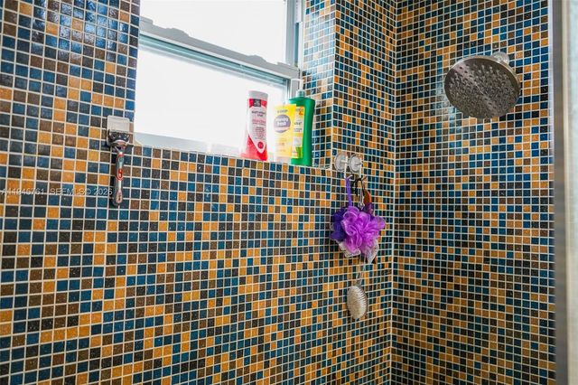 1190 W 33rd St, Hialeah, FL 33012