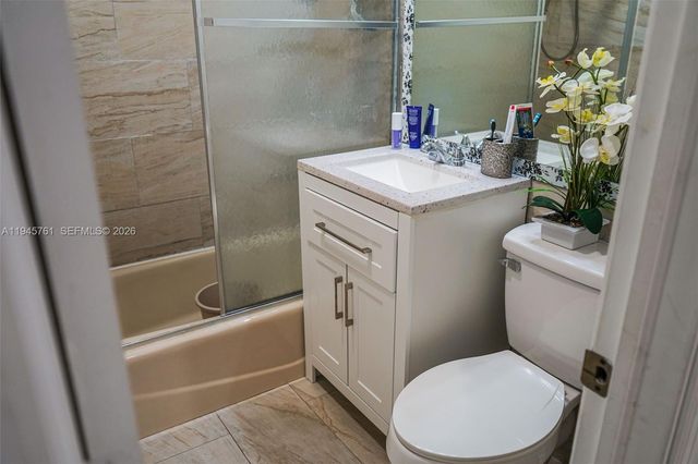 1190 W 33rd St, Hialeah, FL 33012