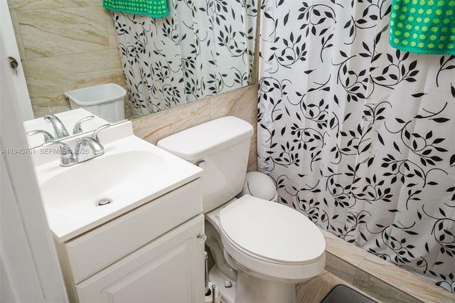 1190 W 33rd St, Hialeah, FL 33012