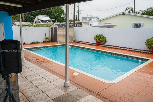 1190 W 33rd St, Hialeah, FL 33012