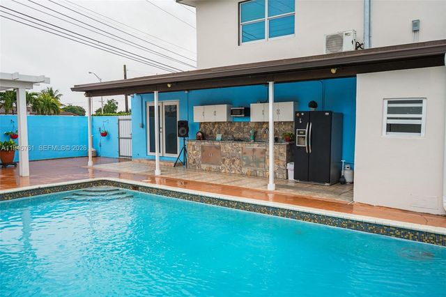 1190 W 33rd St, Hialeah, FL 33012