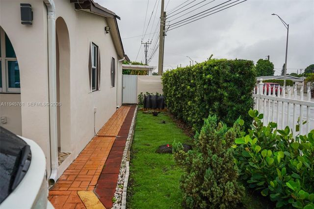 1190 W 33rd St, Hialeah, FL 33012