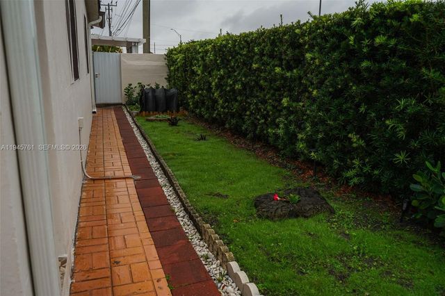 1190 W 33rd St, Hialeah, FL 33012