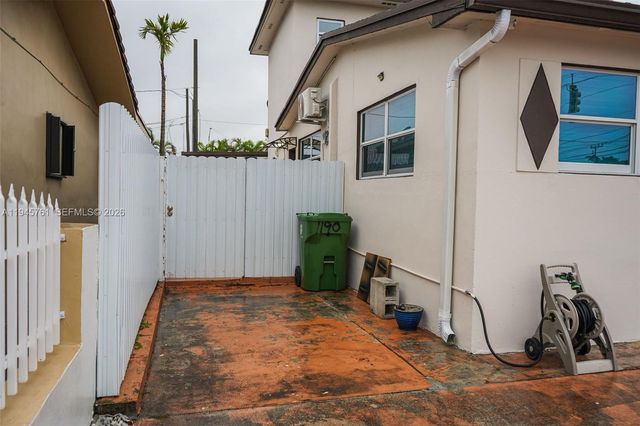 1190 W 33rd St, Hialeah, FL 33012