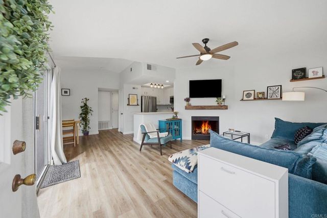 5064 Via Manos F, Oceanside, CA 92057
