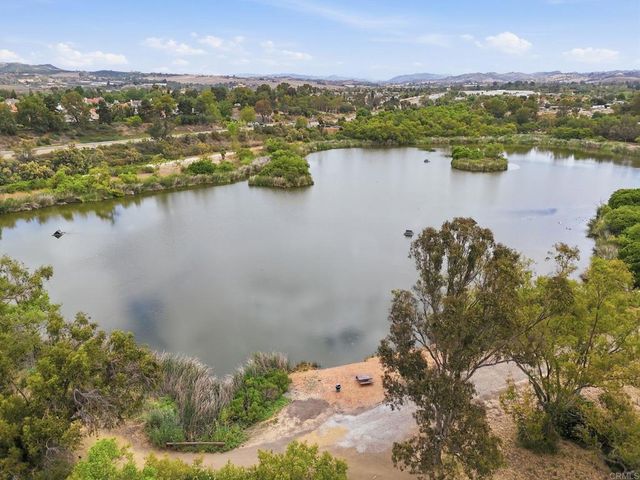 5064 Via Manos F, Oceanside, CA 92057