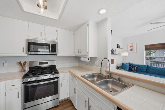 5064 Via Manos F, Oceanside, CA 92057