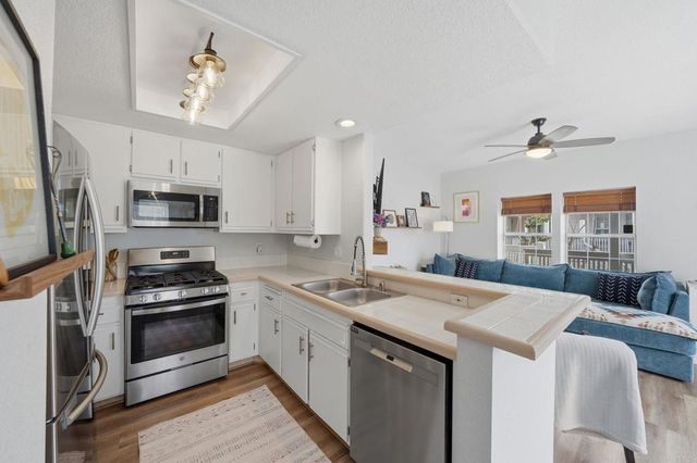 5064 Via Manos F, Oceanside, CA 92057