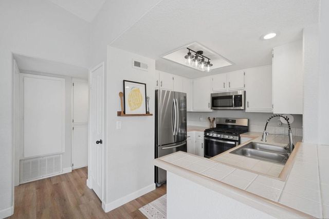 5064 Via Manos F, Oceanside, CA 92057