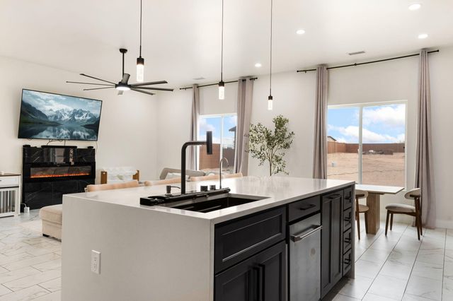 825 3rd Street NE, Rio Rancho, NM 87124