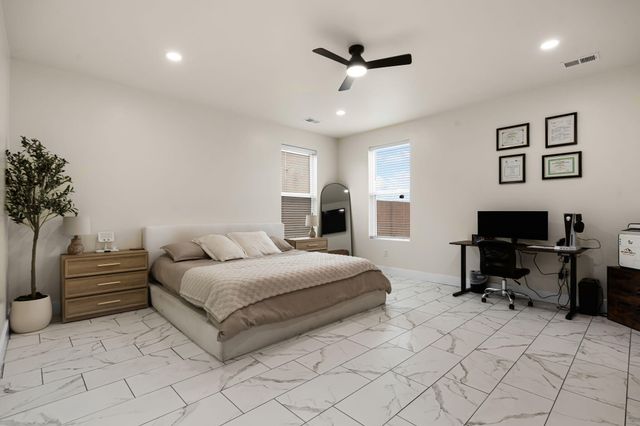 825 3rd Street NE, Rio Rancho, NM 87124