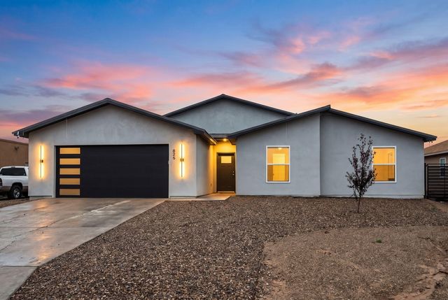 825 3rd Street NE, Rio Rancho, NM 87124