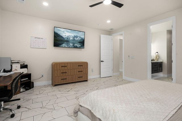 825 3rd Street NE, Rio Rancho, NM 87124