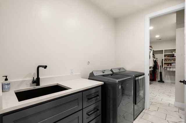 825 3rd Street NE, Rio Rancho, NM 87124
