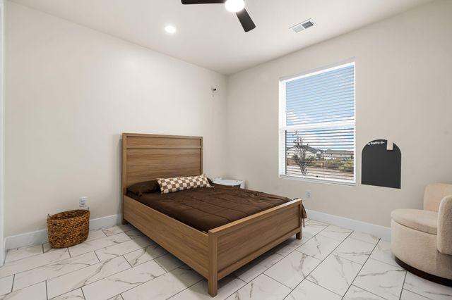 825 3rd Street NE, Rio Rancho, NM 87124