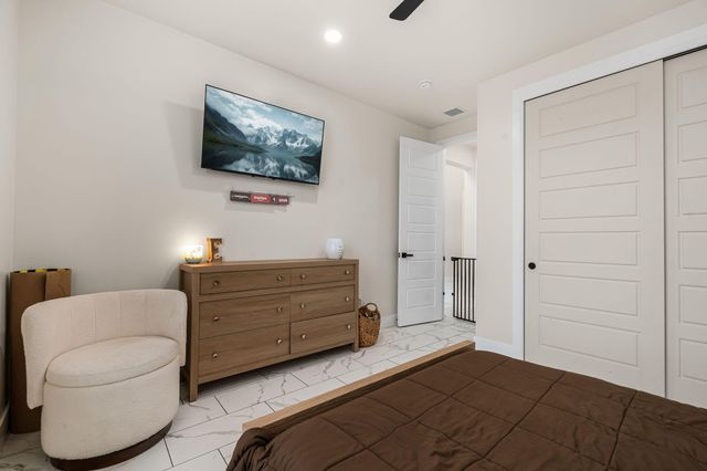 825 3rd Street NE, Rio Rancho, NM 87124