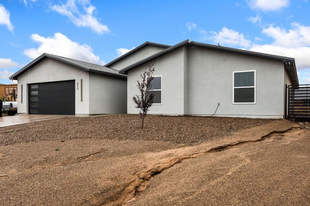 825 3rd Street NE, Rio Rancho, NM 87124