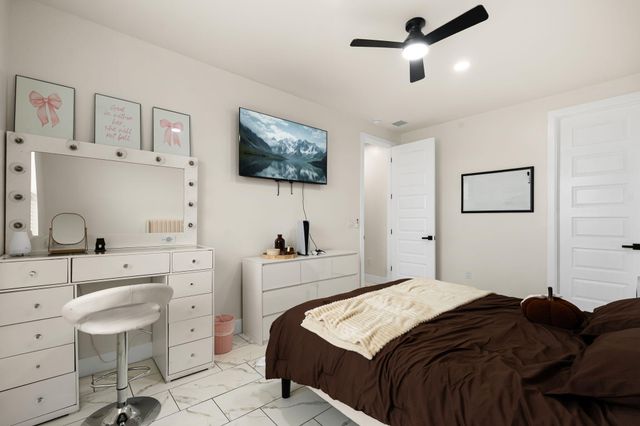 825 3rd Street NE, Rio Rancho, NM 87124