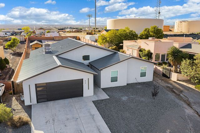 825 3rd Street NE, Rio Rancho, NM 87124
