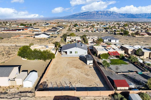 825 3rd Street NE, Rio Rancho, NM 87124