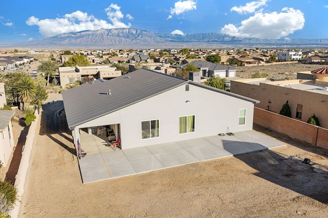 825 3rd Street NE, Rio Rancho, NM 87124