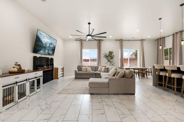 825 3rd Street NE, Rio Rancho, NM 87124