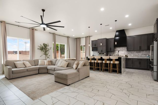 825 3rd Street NE, Rio Rancho, NM 87124