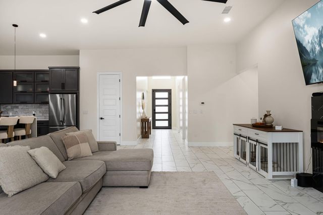 825 3rd Street NE, Rio Rancho, NM 87124