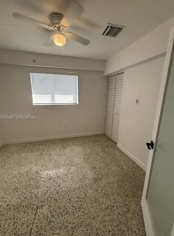 560 NW 1st St 7, Miami, FL 33128