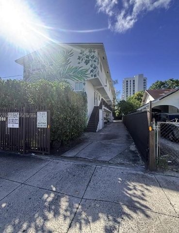 560 NW 1st St 7, Miami, FL 33128