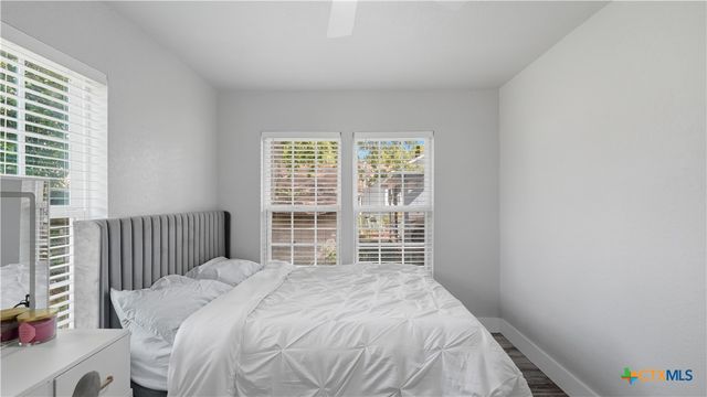 1407 N San Marcos Street, Seguin, TX 78155