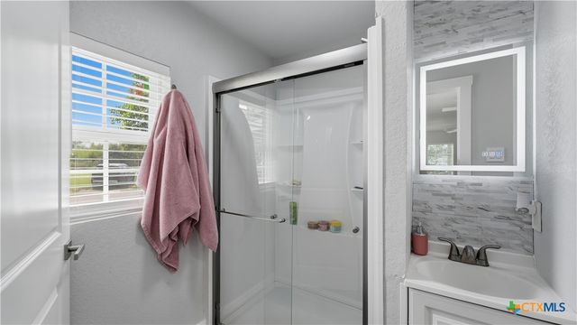 1407 N San Marcos Street, Seguin, TX 78155