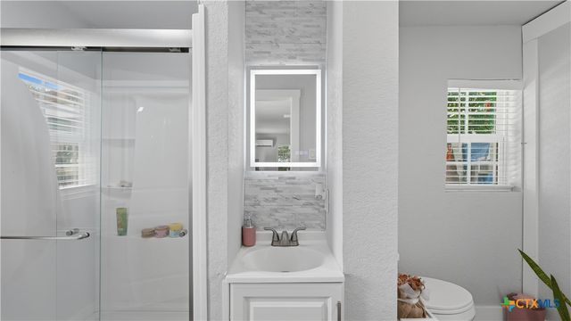 1407 N San Marcos Street, Seguin, TX 78155