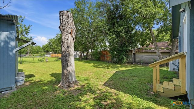 1407 N San Marcos Street, Seguin, TX 78155