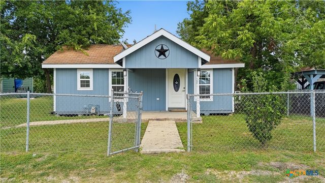 1407 N San Marcos Street, Seguin, TX 78155