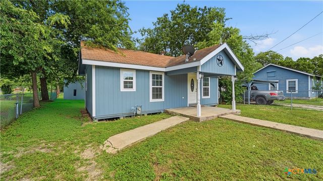 1407 N San Marcos Street, Seguin, TX 78155