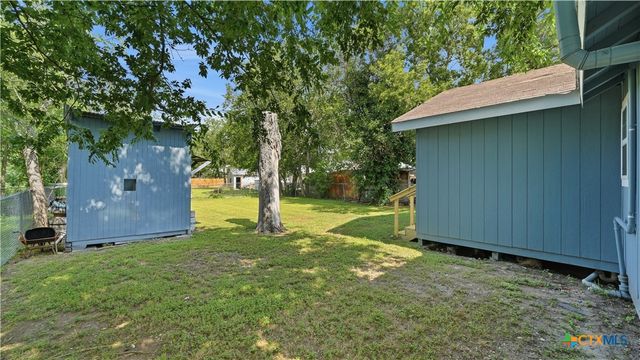 1407 N San Marcos Street, Seguin, TX 78155