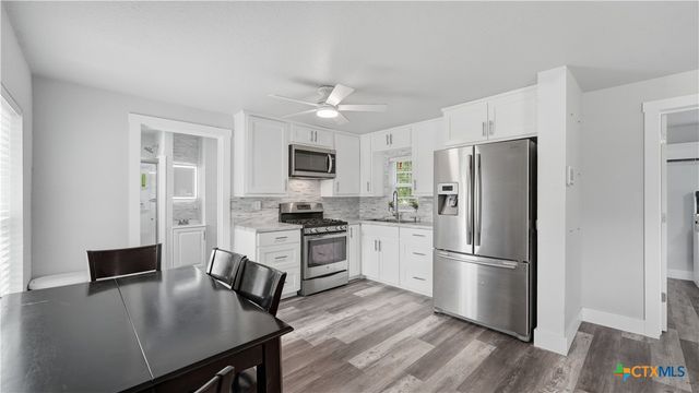 1407 N San Marcos Street, Seguin, TX 78155