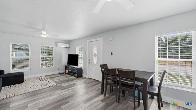 1407 N San Marcos Street, Seguin, TX 78155