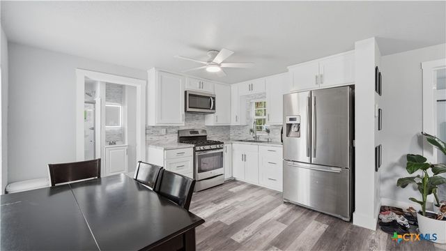 1407 N San Marcos Street, Seguin, TX 78155