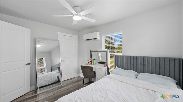 1407 N San Marcos Street, Seguin, TX 78155