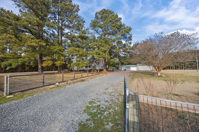 477 Grooms Road, Cross, SC 29436