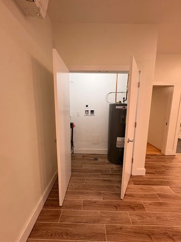 245 Norwell St 1, Boston, MA 02124