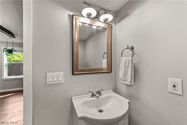 1615 Auburn Avenue, Cleveland, OH 44113