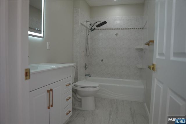 66 Terhune 14, Lodi, NJ 07644