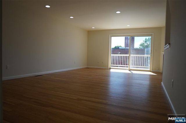 66 Terhune 14, Lodi, NJ 07644