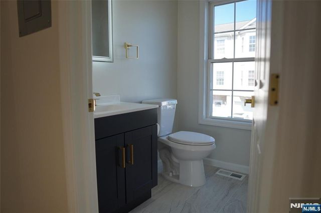 66 Terhune 14, Lodi, NJ 07644