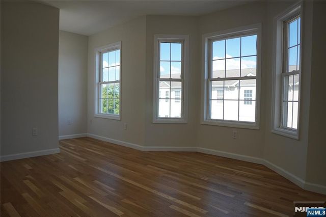 66 Terhune 14, Lodi, NJ 07644