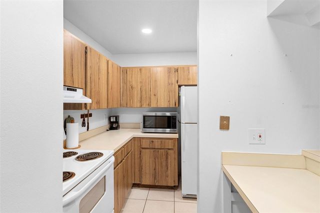 110 CYPRESS WOODS COURT 10B, Deltona, FL 32725