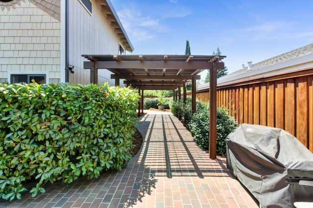 7916 Laurelridge Ct, Fair Oaks, CA 95628